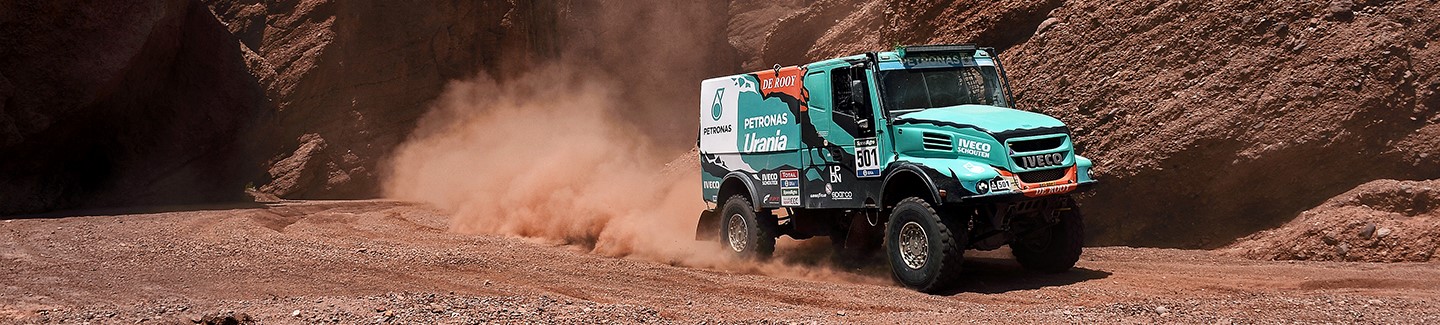 Gerard de Rooy victory in stage 8 puts Iveco in the lead in the Dakar