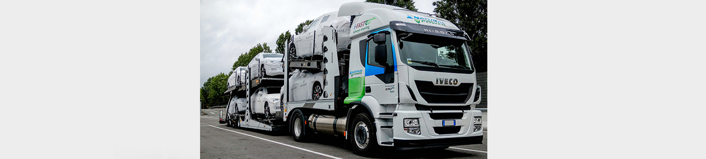 Iveco and i-FAST Automotive Logistics: the first company to use ten new Stralis NP vehicles powered by liquefied natural gas for the transportation of vehicles