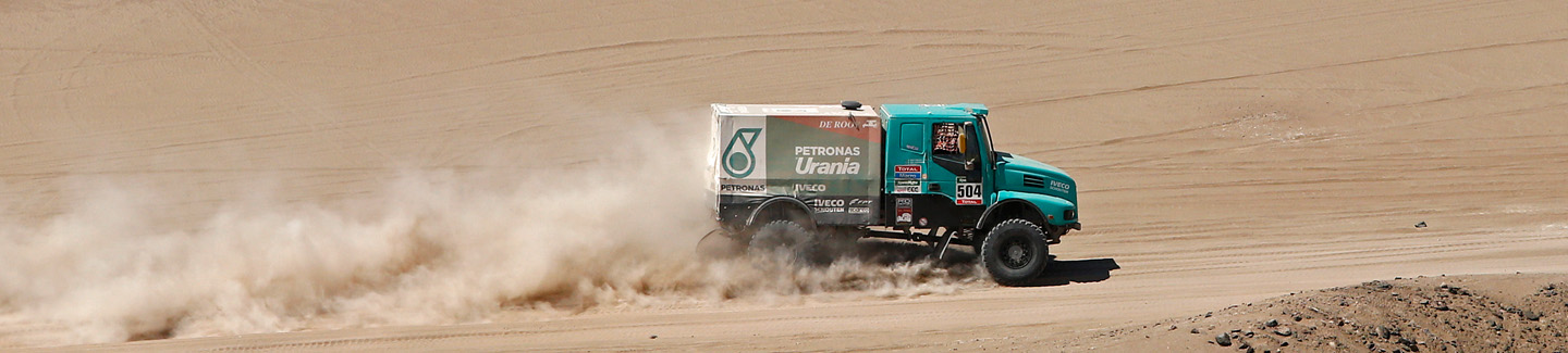 Dakar 2015: Gerard de Rooy places second in the demanding eighth stage with Iveco truck