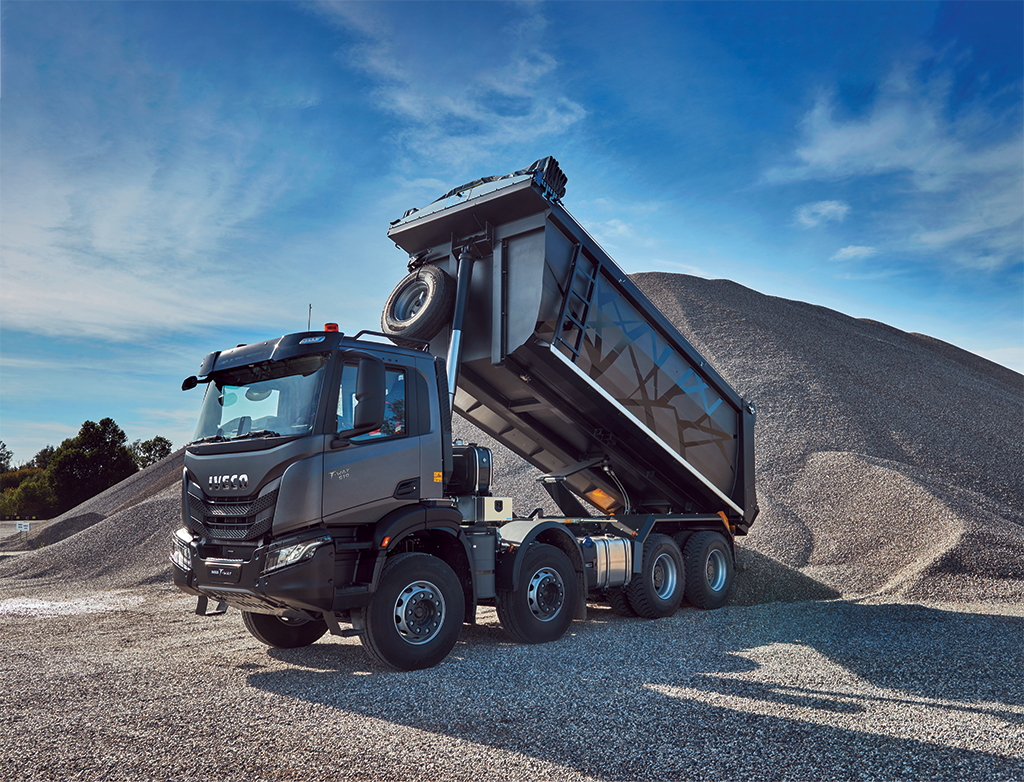 IVECO T-WAY DRIVE THE NEW WAY camion TWay_mOTORI_sx