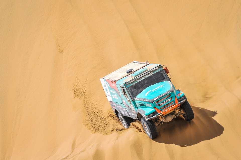 IVECO está de vuelta en forma e ingresa en el Top 10 del día con sus cuatro camiones