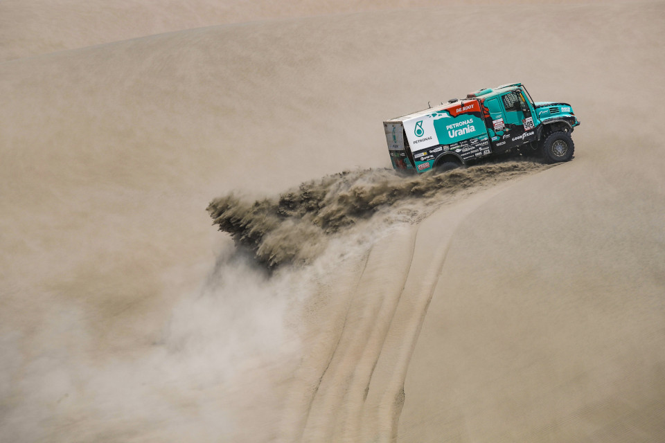 De Rooy descuenta diferencia con un podio en la Etapa 8 del Dakar