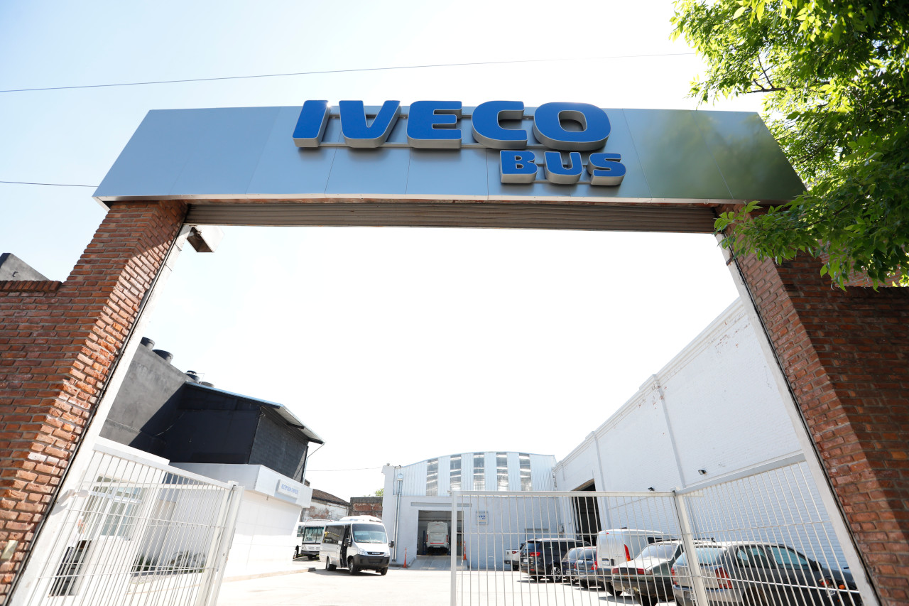 OVERBUS se convierte en el primer concesionario de IVECO BUS en Argentina