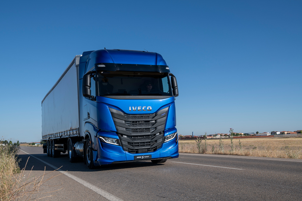IVECO firma memorando con Plus para desarrollar camiones autónomos