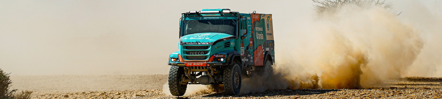 Four PETRONAS Team De Rooy IVECO trucks among the best 20 in the ninth day of Dakar