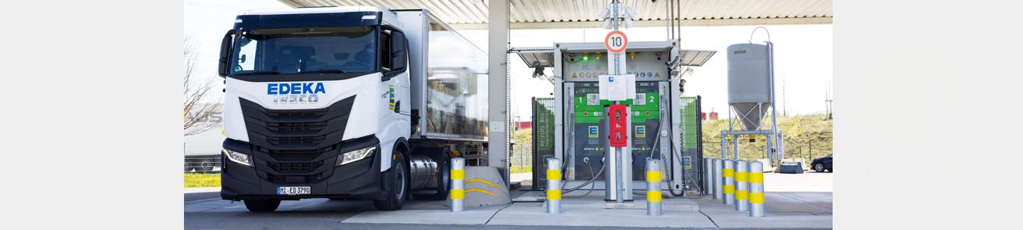 German supermarket chain EDEKA to convert its 700-vehicle fleet to low CO2 by 2025 with IVECO S-WAY LNG trucks