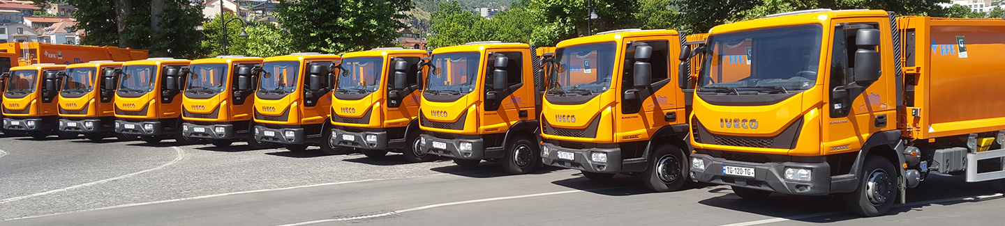 IVECO-მ თბილისს „ევროკარგოს“ მოდელის 15 ცალი, ახალი, ნარჩენების შემგროვებელი მანქანა მიაწოდა