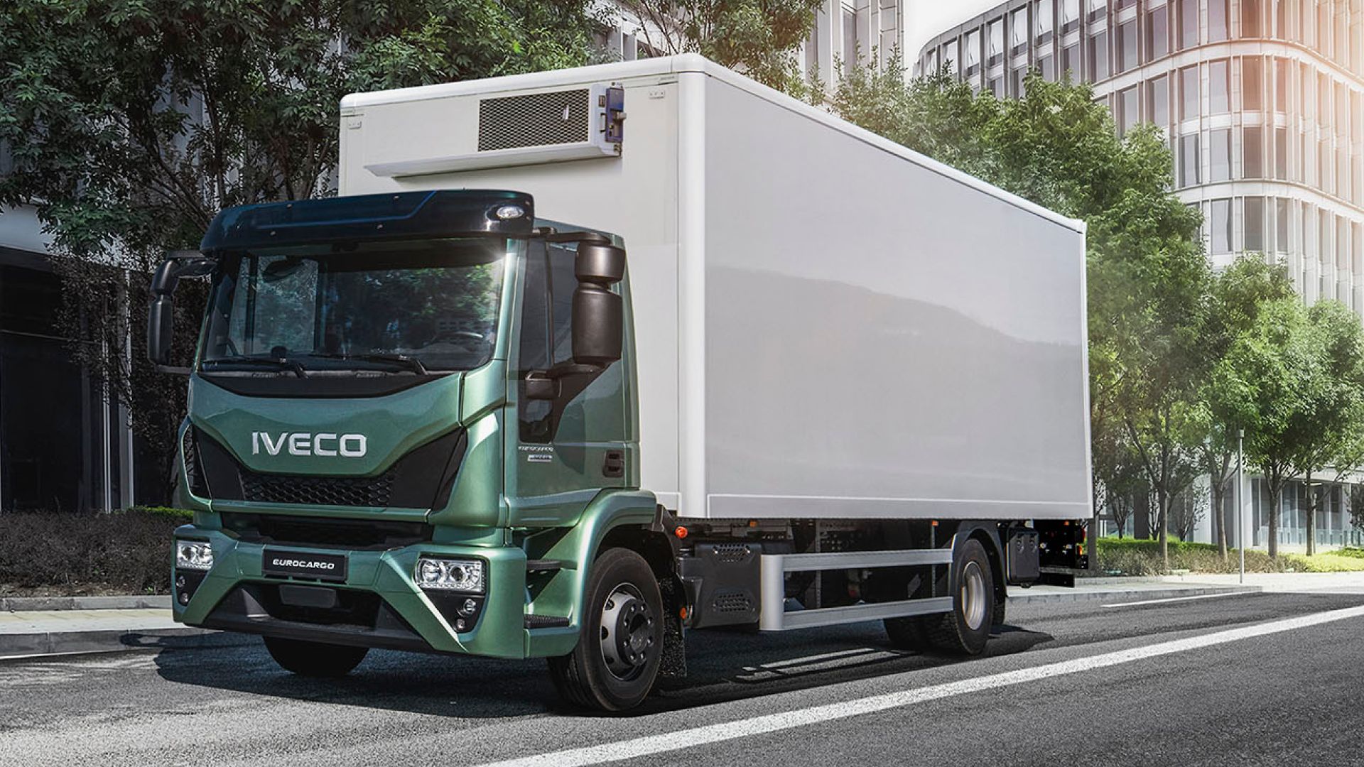 https://www.iveco.com/italy/-/media/IVECOdotcom/Content/Products/Eurocargo/model-version/eurocargo-4x2-versione2.jpeg?h=1080&iar=0&w=1920&rev=-1