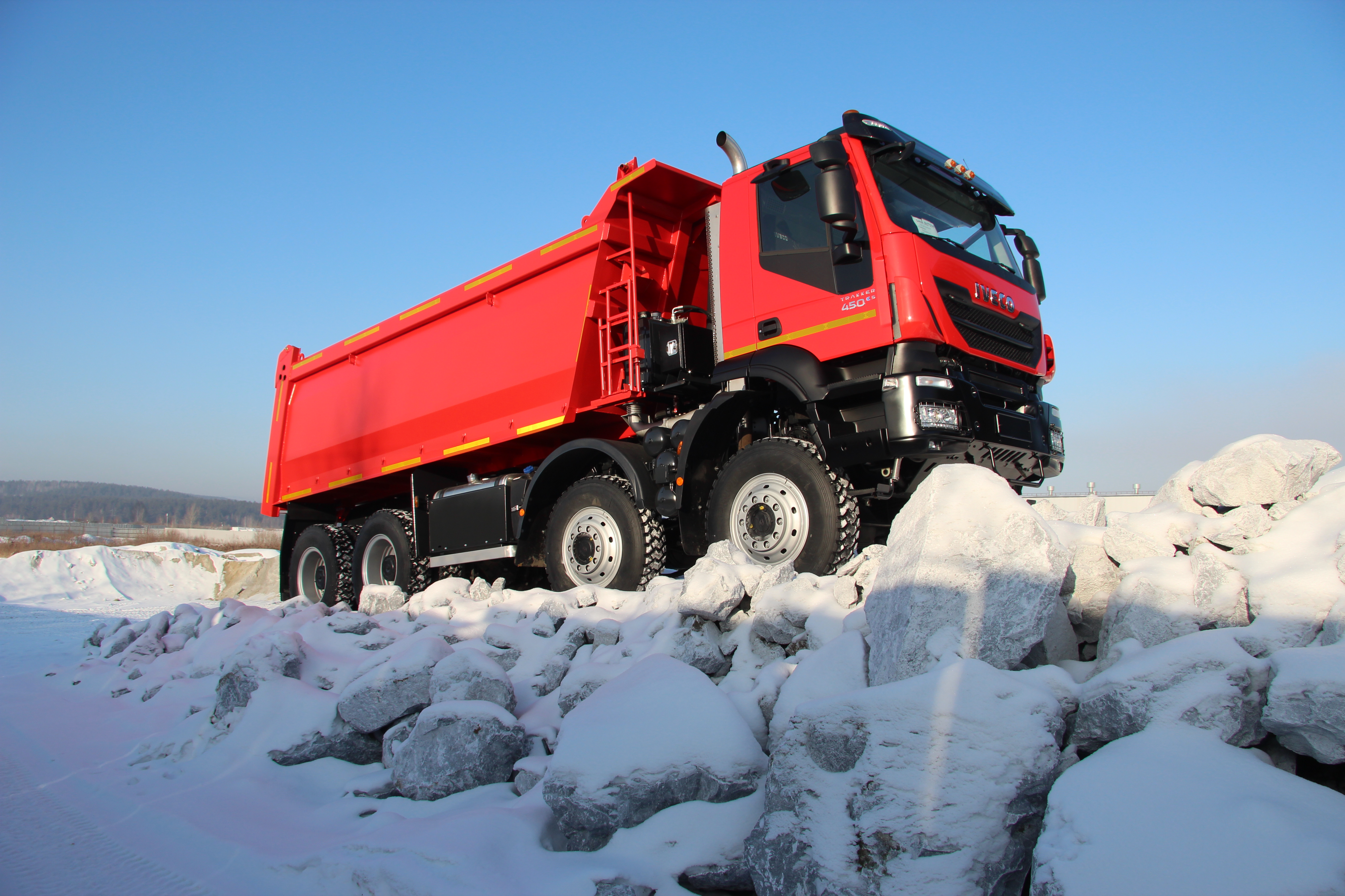 IVECO-AMT_Trakker-Dumpers8x8