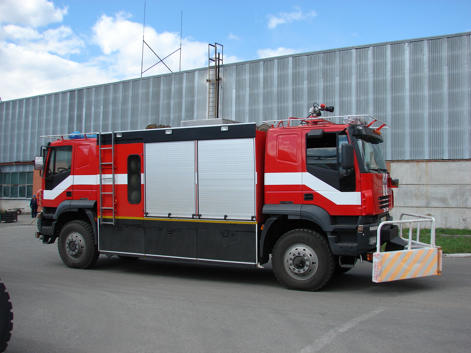 Пожарные аварийно спасательные автомобили конспект. Пожарный аварийно спасательный автомобиль Ивеко. Пожарная машина Ивеко Дейли. Пожарная машина Ивеко АМТ 40 ВР. Iveco AMT пожарная.