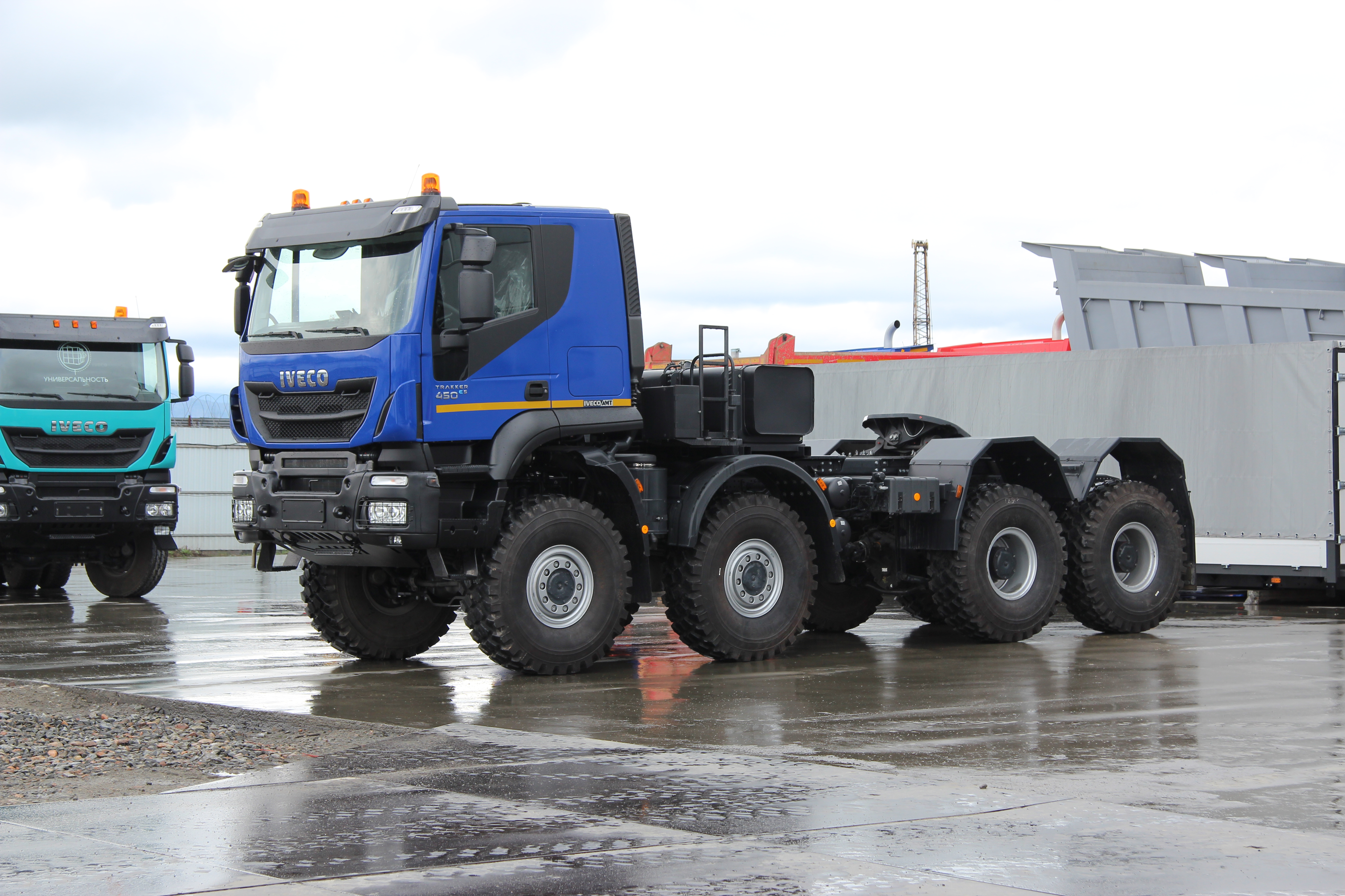 IVECO-AMT_Trakker-tractors8x8